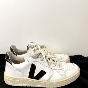 Veja V-10 White - Black Low Top Sneaker Size 9